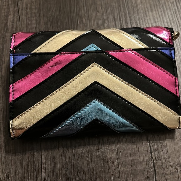 Victoria's Secret Metallic Wallet Clutch w/ Wristlet - Picture 4 of 10